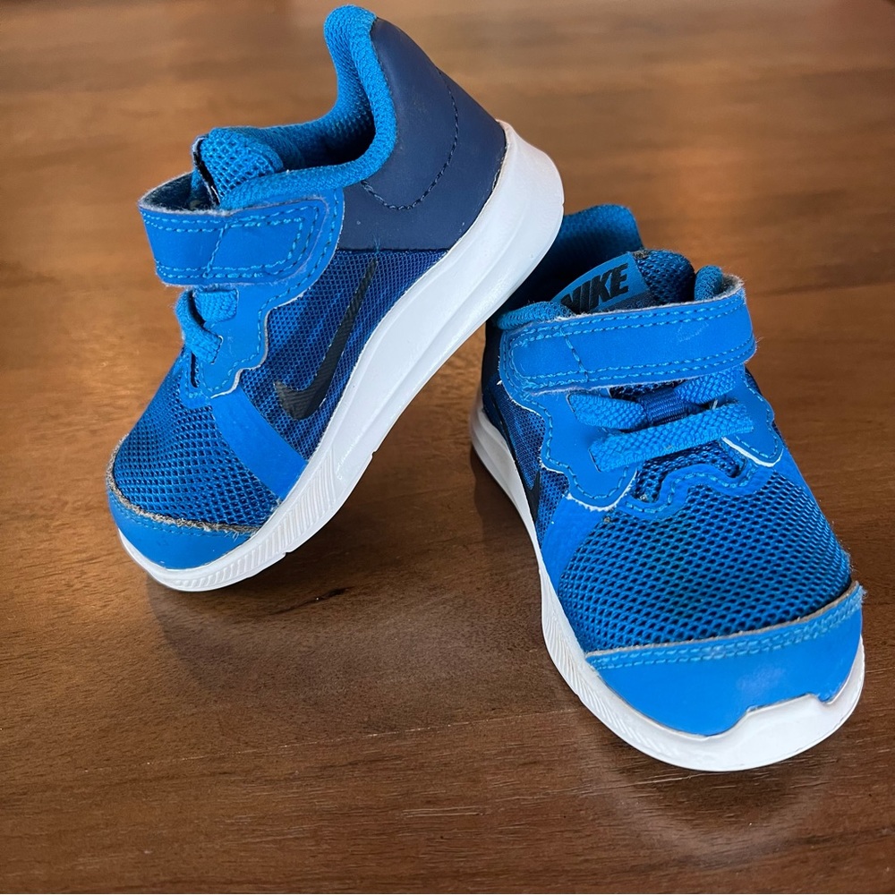 Nike Toddler Shoes - 5C toddler boy sneaker - blue - revolution